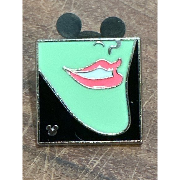 Disney Trading Pin Authentic Sleeping Beauty Hidden Mickey Smiling Villains Grin - Picture 1 of 4